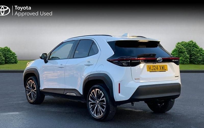 Used Toyota Yaris Hybrid 116 HP (85 kW) 2024 Pure white Estate