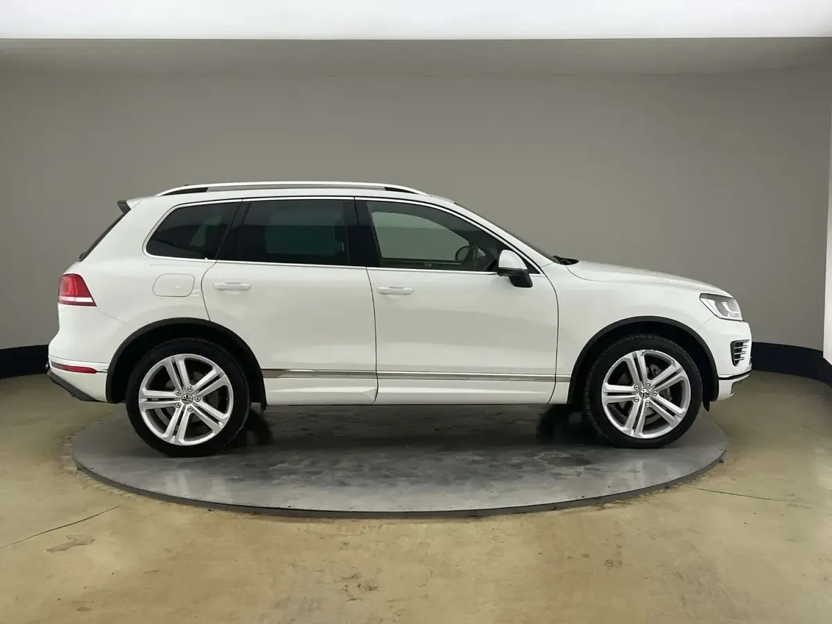 Used VW Touareg R-line Plus 2017 White SUV