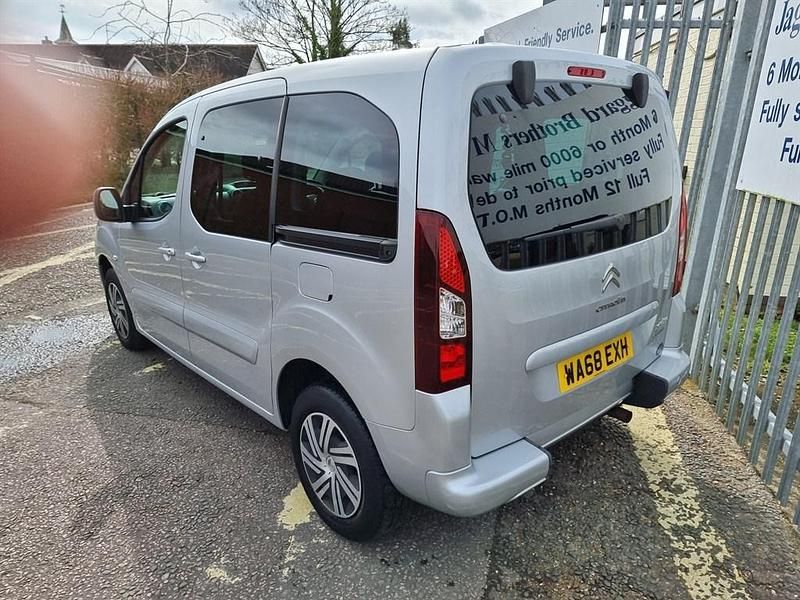 Used Citroën Berlingo Feel 100 HP (73 kW) 2019 Silver MPV