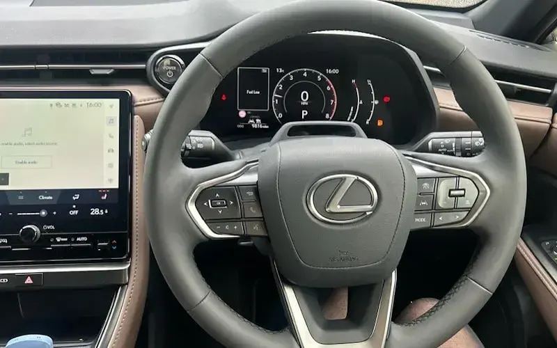 Used Lexus LBX 136 HP (100 kW) 2025 Black SUV