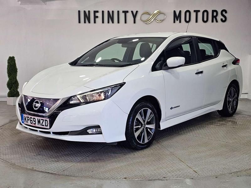 Used Nissan Leaf Acenta 110 kW (150 HP) 2020 White Hatchback
