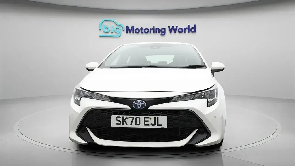 Begagnad Toyota Corolla 122 HK (89 kW) 2020 Vit Halvkombi