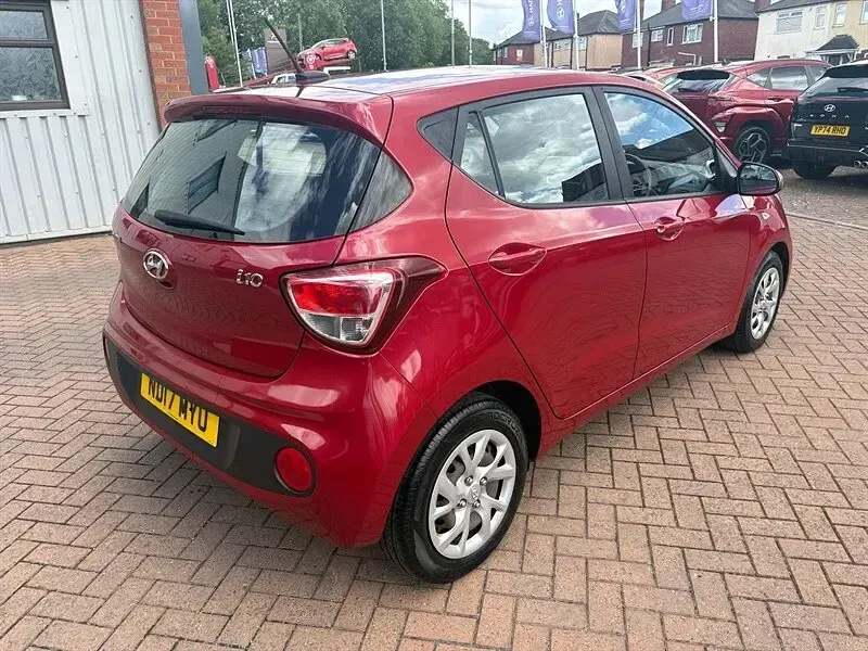 Used Hyundai i10 SE 87 HP (63 kW) 2017 Red Hatchback
