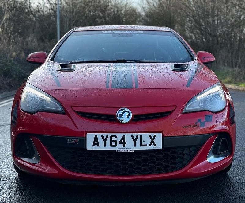 Used Vauxhall Astra GTC S 280 HP (205 kW) 2014 Red Coupe
