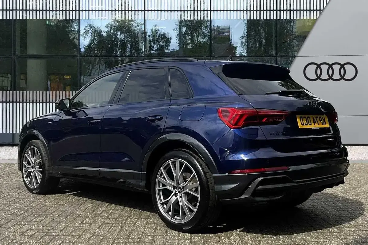 Używany Audi Q3 Black Edition 150 KM (110 kW) 2024 Niebieski SUV