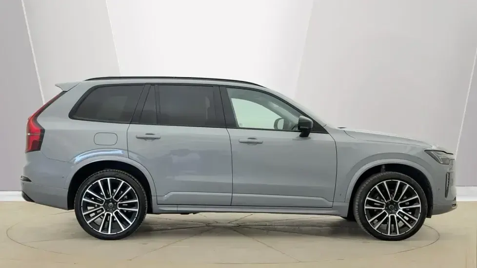 Usado Volvo XC90 Ultra 250 HP (183 kW) 2025 Cinzento SUV