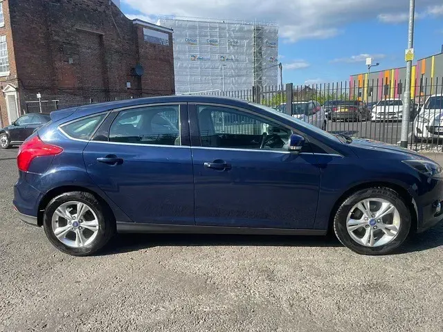 Used Ford Focus Zetec 2012 Blue Hatchback