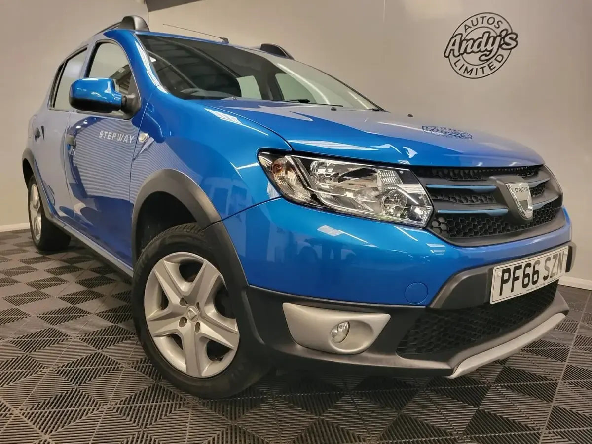 Used Dacia Sandero Lauréate 90 HP (66 kW) 2016 Blue Hatchback