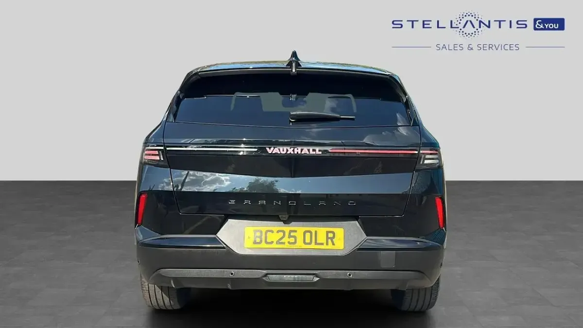 Used Vauxhall Grandland X GSe 143 HP (105 kW) 2025 Black SUV