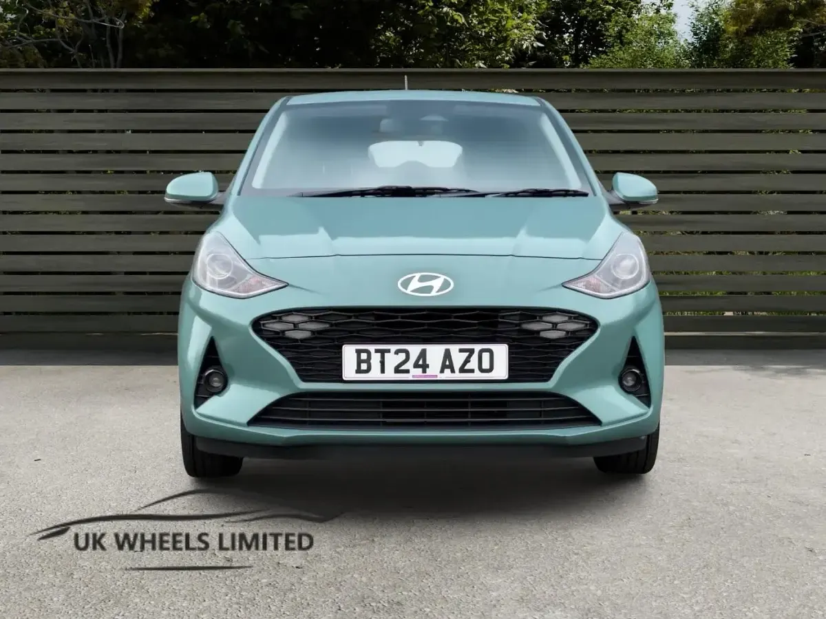 Used Hyundai i10 Premium 67 HP (49 kW) 2024 Green Hatchback