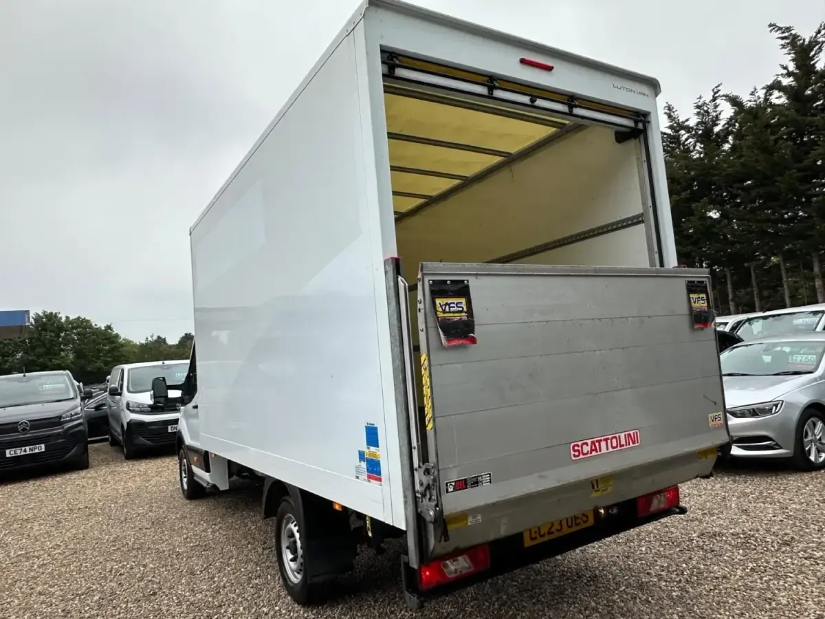 Usado Ford Transit S 130 CV (95 kW) 2023 Blanco Descapotable