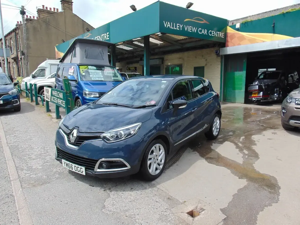 Used Renault Captur Dynamique 90 HP (66 kW) 2017 Blue SUV