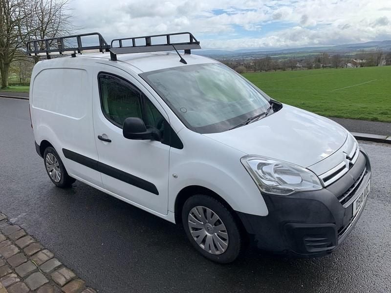 Used Citroën Berlingo 75 HP (55 kW) 2016 White MPV