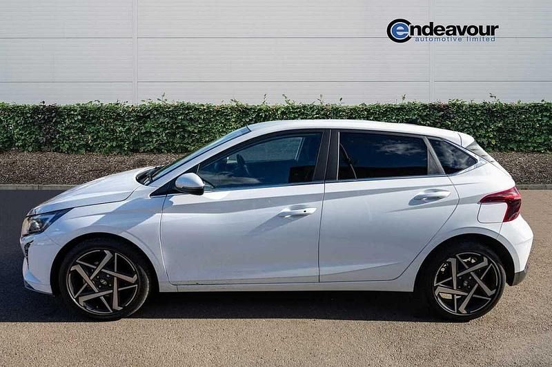 New Hyundai i20 100 HP (73 kW) 2025 White Hatchback