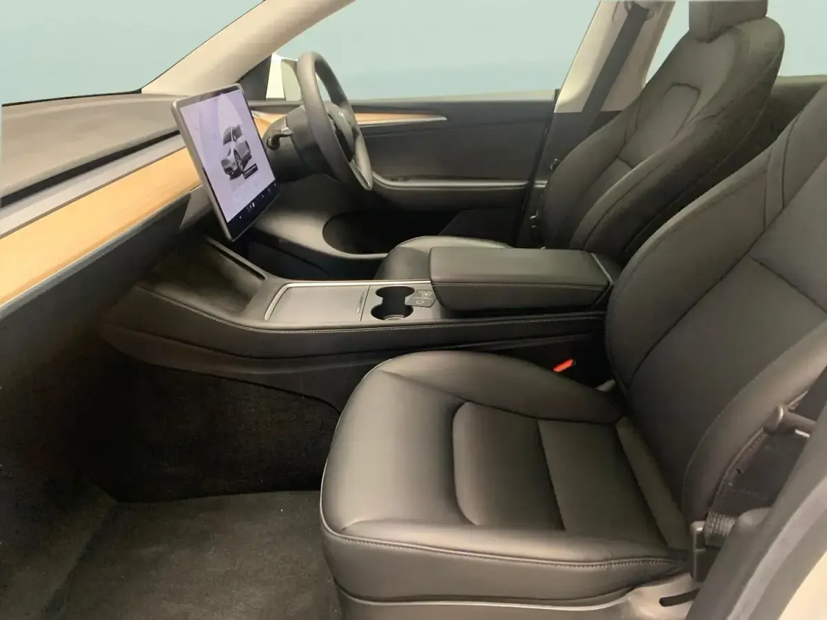Begagnad Tesla Model Y RWD 254 kW (346 HK) 2023 Vit SUV