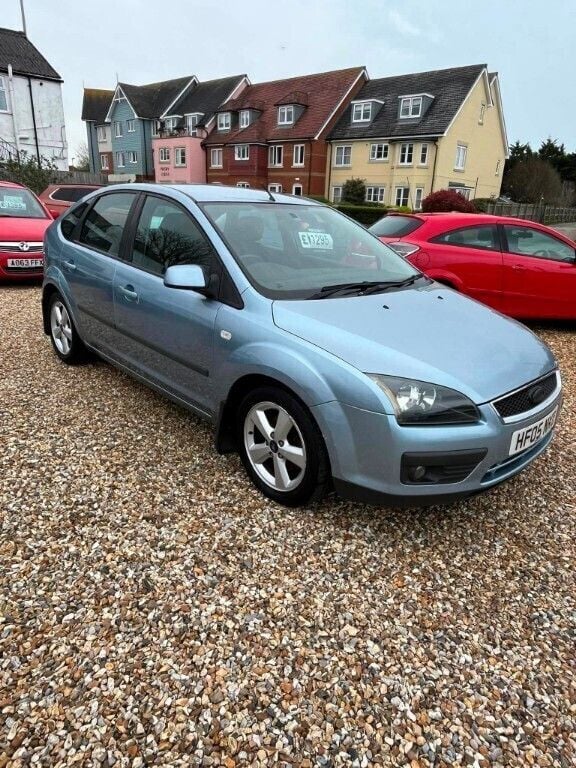 Used Ford Focus Zetec 101 HP (74 kW) 2005 Blue Hatchback