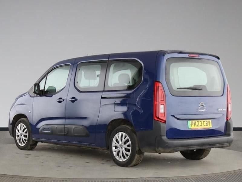 Usado Citroën e-Berlingo Feel 100 kW (136 HP) 2023 Azul Monovolume