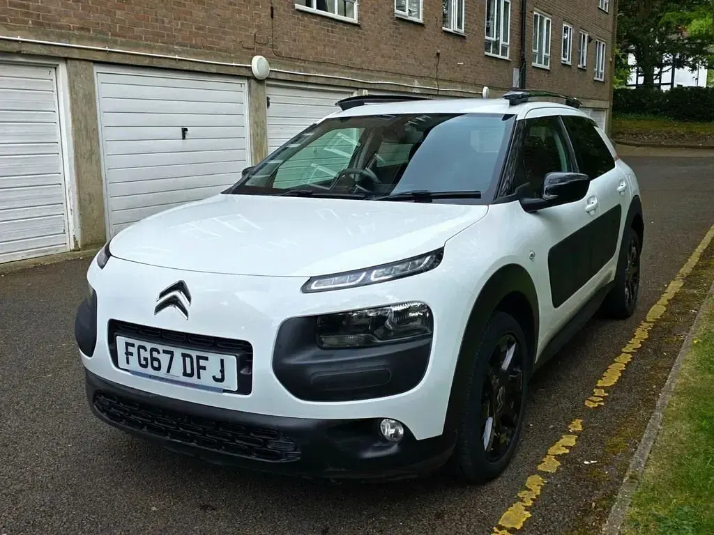 Usado Citroën C4 Cactus Flair 82 HP (60 kW) 2017 Branco Citadino