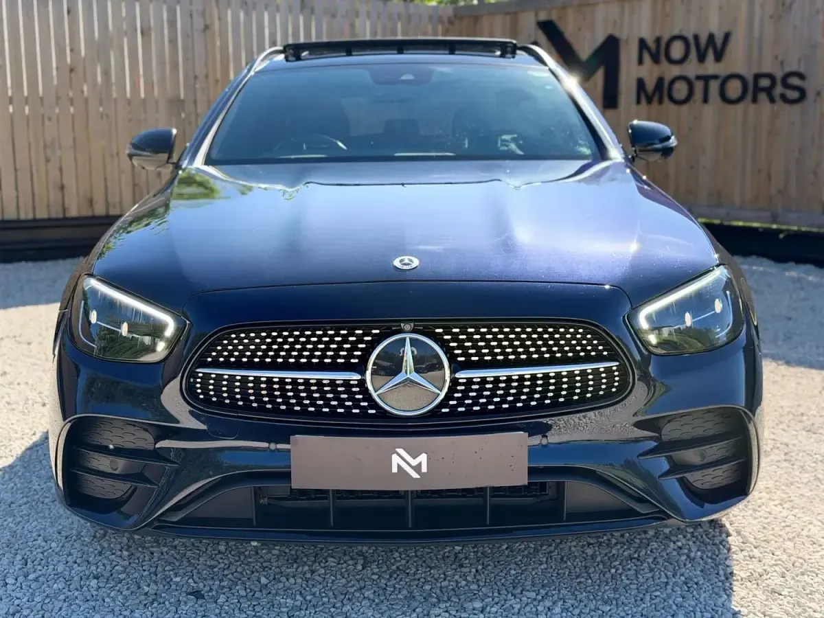 Usado Mercedes E300 AMG line 2023 Azul Carrinha