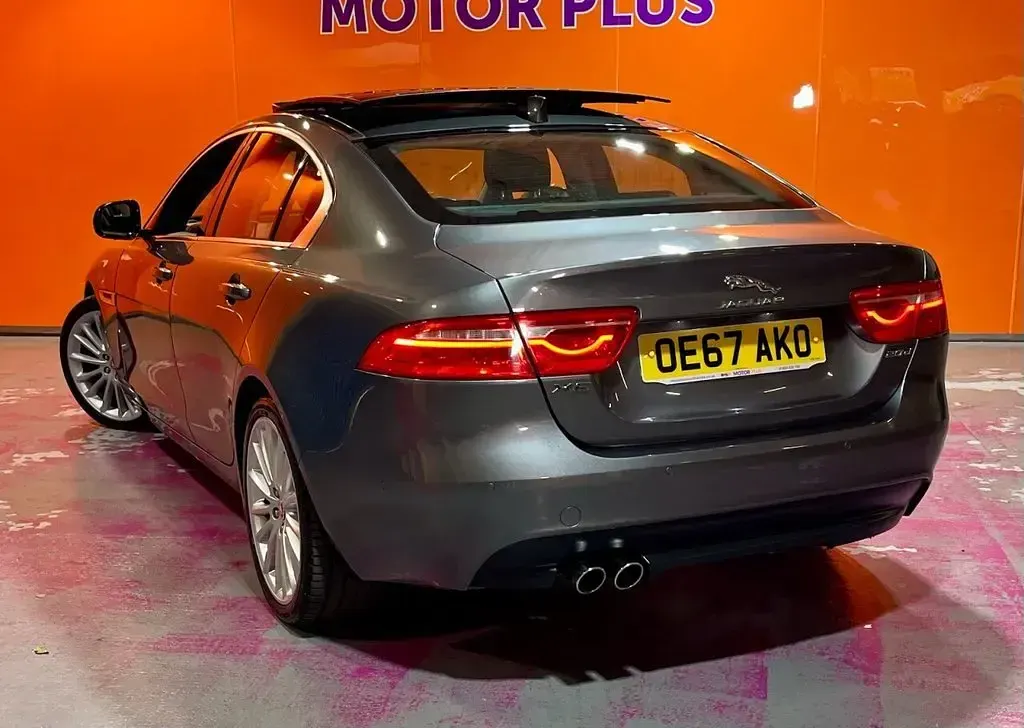 Used Jaguar XE Portfolio 180 HP (132 kW) 2017 Grey Sedan