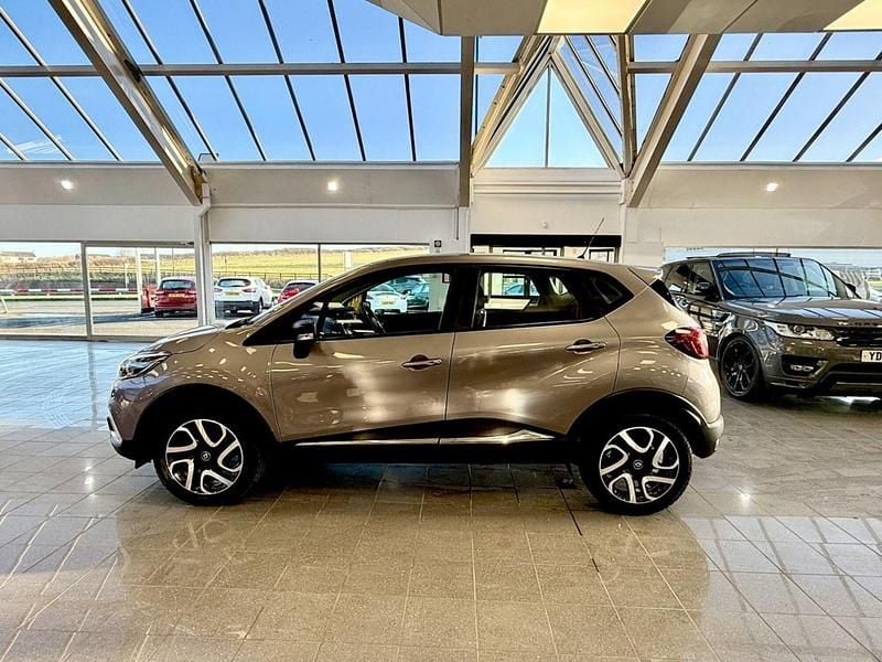 Used Renault Captur Dynamique 90 HP (66 kW) 2017 Grey SUV
