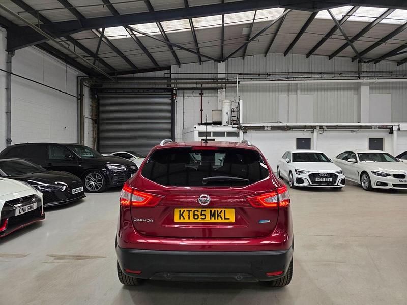 Used Nissan Qashqai S 110 HP (80 kW) 2016 Red SUV