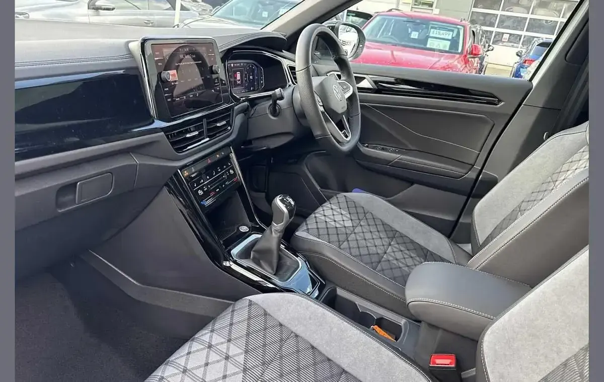 New VW T-Roc Black Edition 150 HP (110 kW) 2026 White SUV