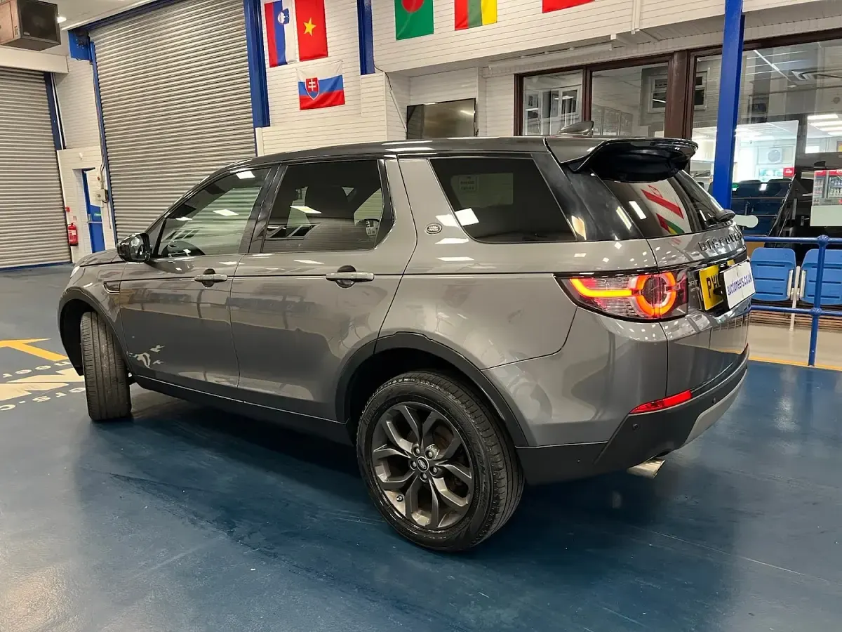 Used Land Rover Discovery 5 Landmark 180 HP (132 kW) 2019 Grey SUV
