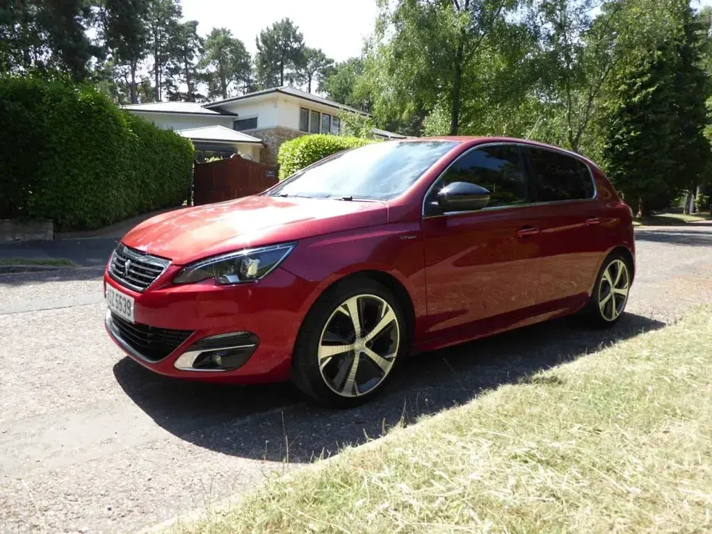 Used Peugeot 308 GT-line 130 HP (95 kW) 2017 Red Hatchback