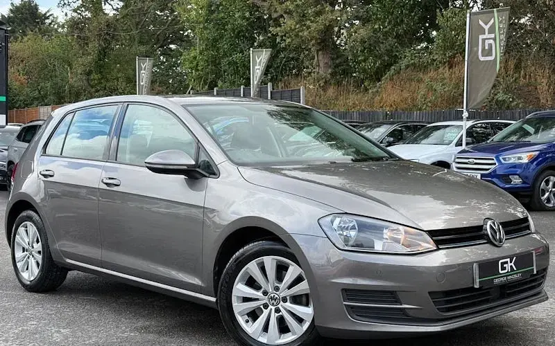 Used VW Golf VII SE 105 HP (77 kW) 2014 Hatchback