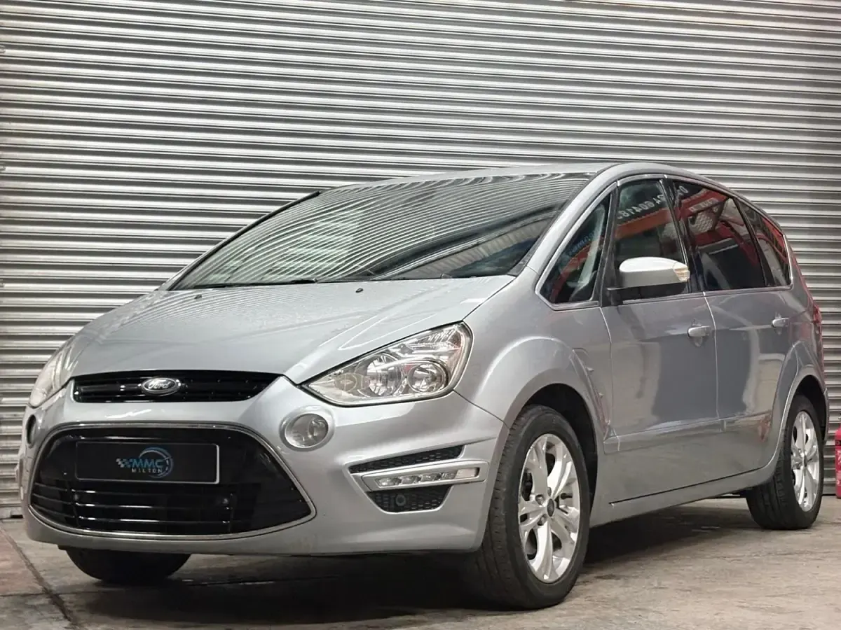 Usado Ford S-MAX Titanium 2013 Plateado Monovolumen