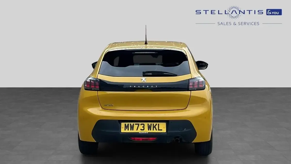 Used Peugeot 208 Active+ 99 HP (72 kW) 2023 Yellow Hatchback