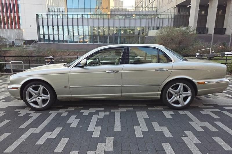 Used Jaguar XJ Executive 204 HP (150 kW) 2007 Gold Sedan