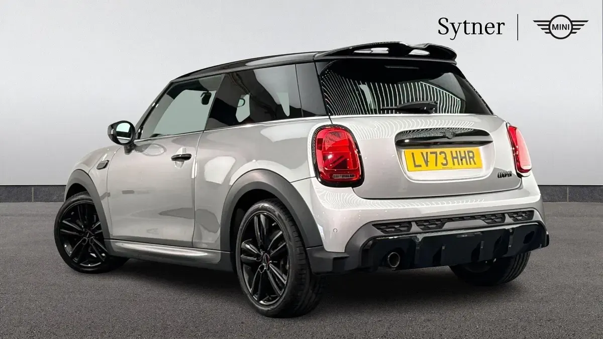 Used Mini Cooper Hatch 134 HP (98 kW) 2023 Silver Hatchback