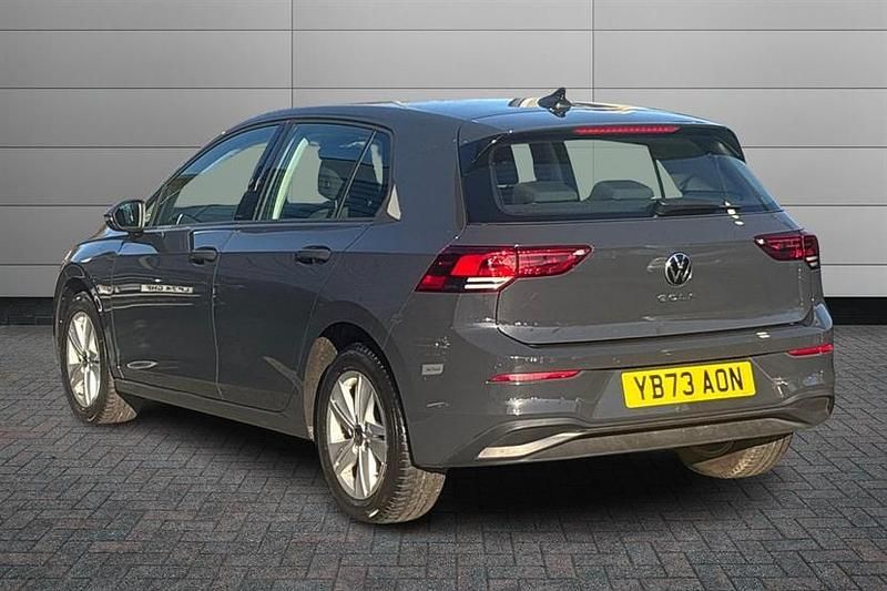 Second-hand VW Golf VIII Life 130 CP (95 kW) 2023 Gri Hatchback