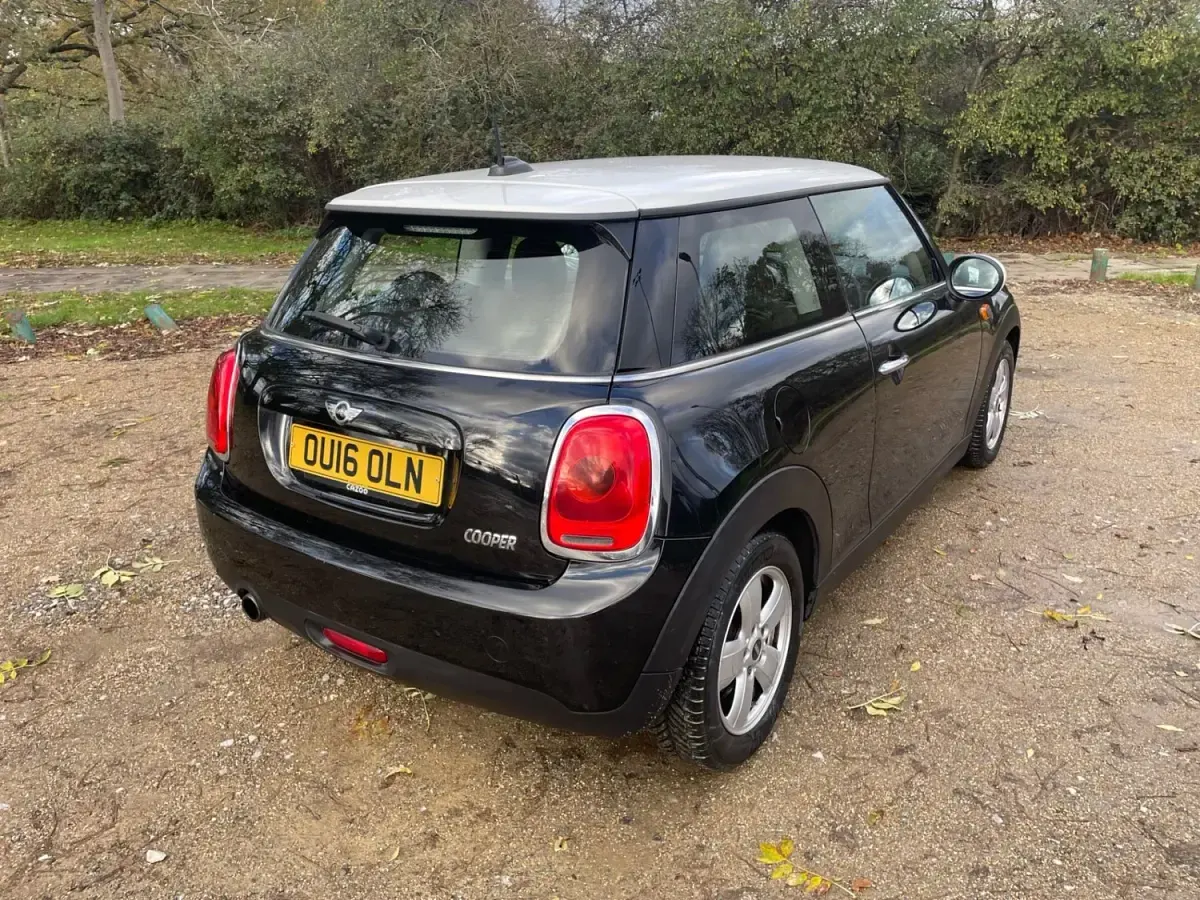 Usado Mini Cooper Hatch 2016 Negro Utilitario