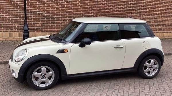 Begagnad Mini ONE Hatch 2007 Vit Halvkombi