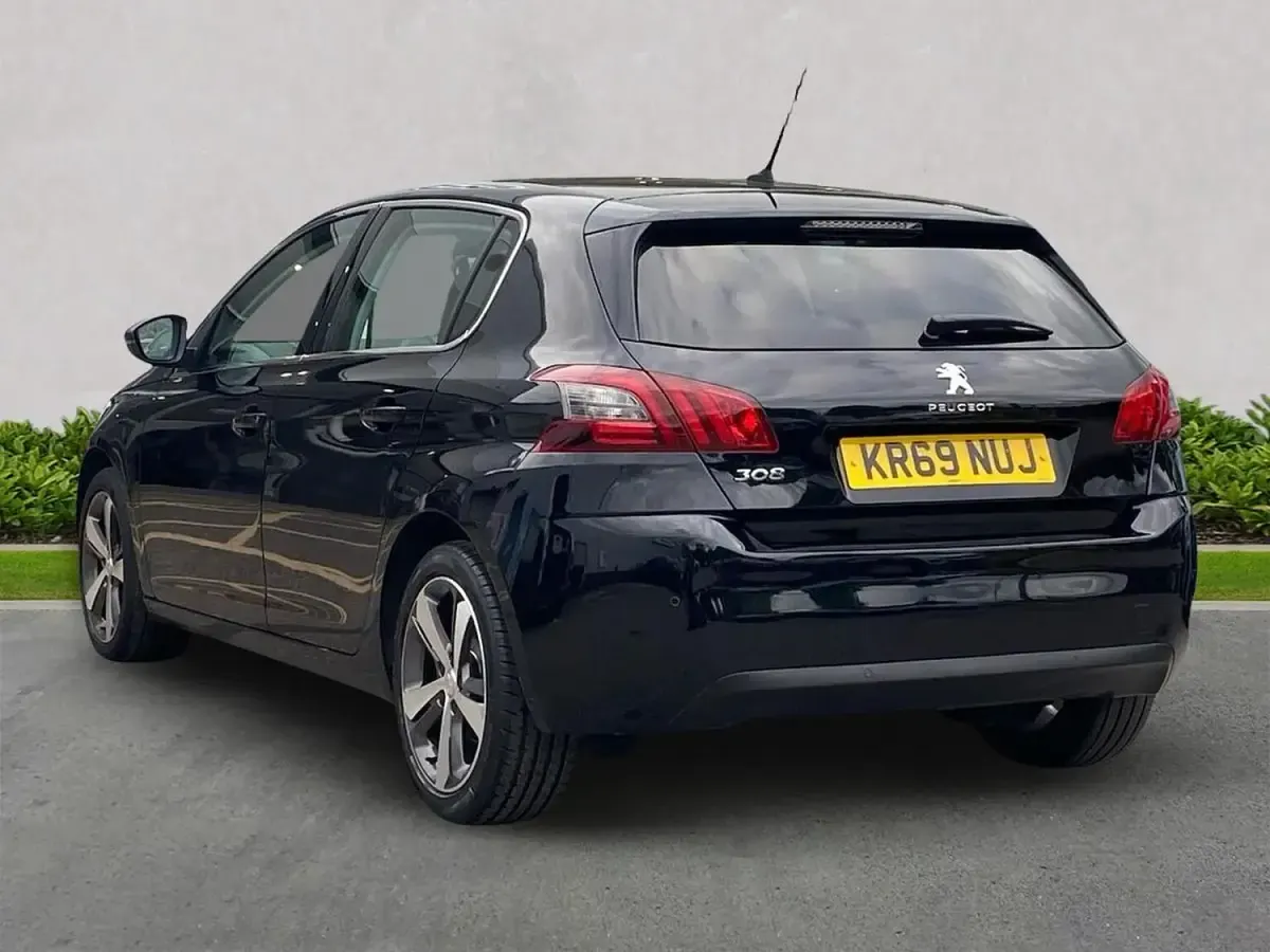 Gebraucht Peugeot 308 Allure 130 PS (95 kW) 2019 Schwarz Kleinwagen