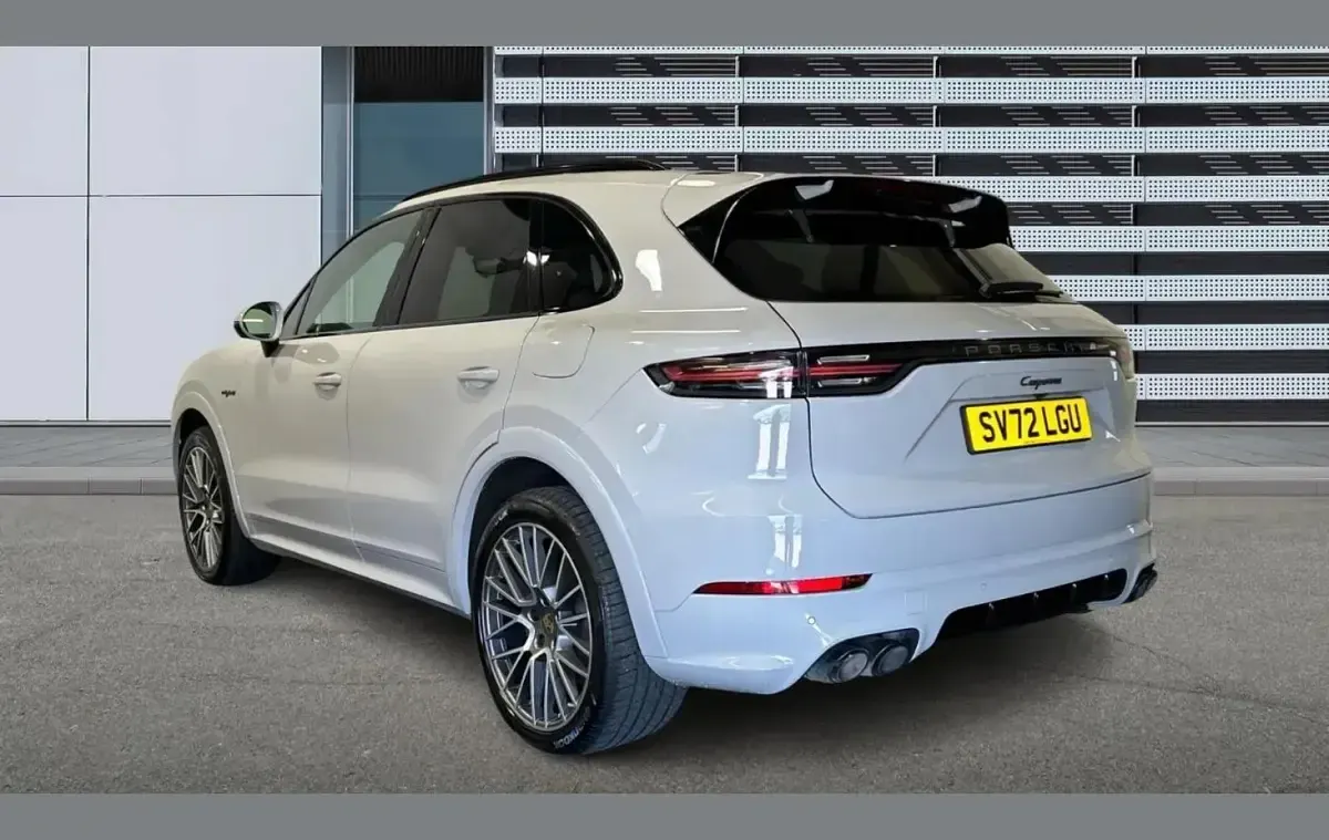 Used Porsche Cayenne E-Hybrid Platinum Edition 456 HP (335 kW) 2022 Grey SUV