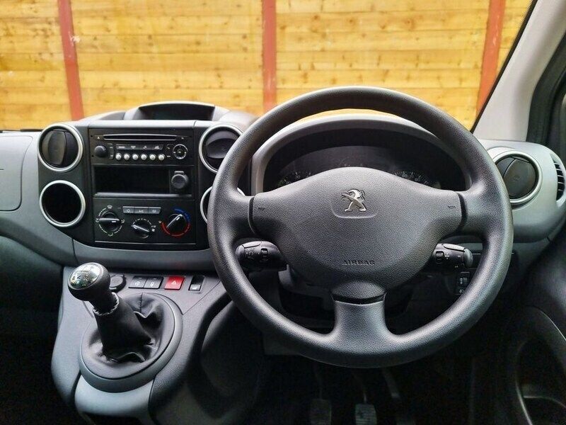 Image 2/4