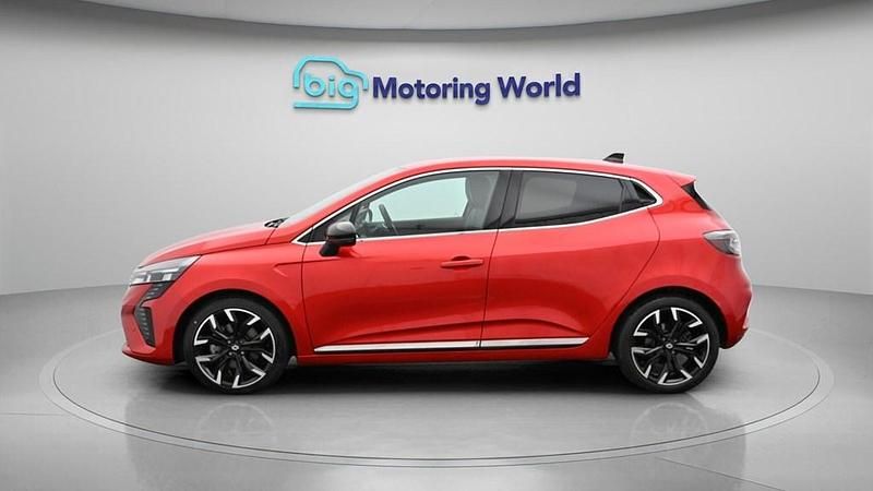 Used Renault Clio V Techno 145 HP (106 kW) 2024 Red Hatchback