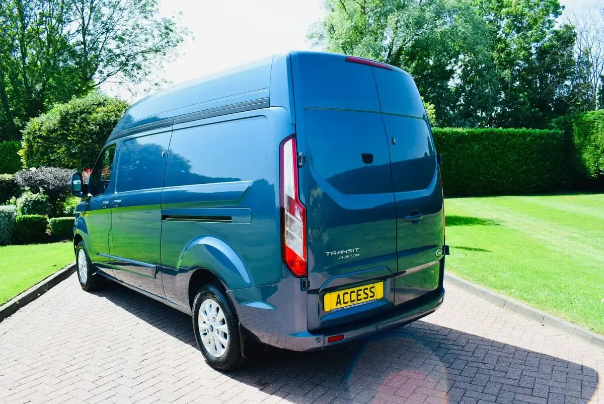 Used Ford Transit Custom Limited 170 HP (125 kW) 2023 Blue Van