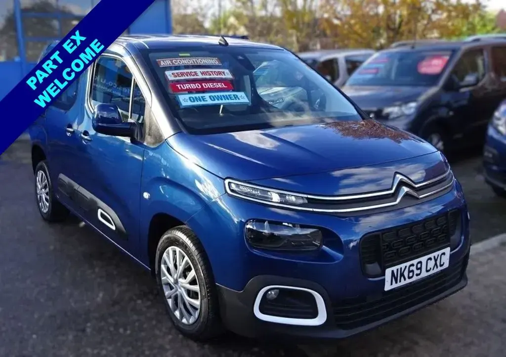 Used Citroën Berlingo Feel 101 HP (74 kW) 2019 Blue MPV