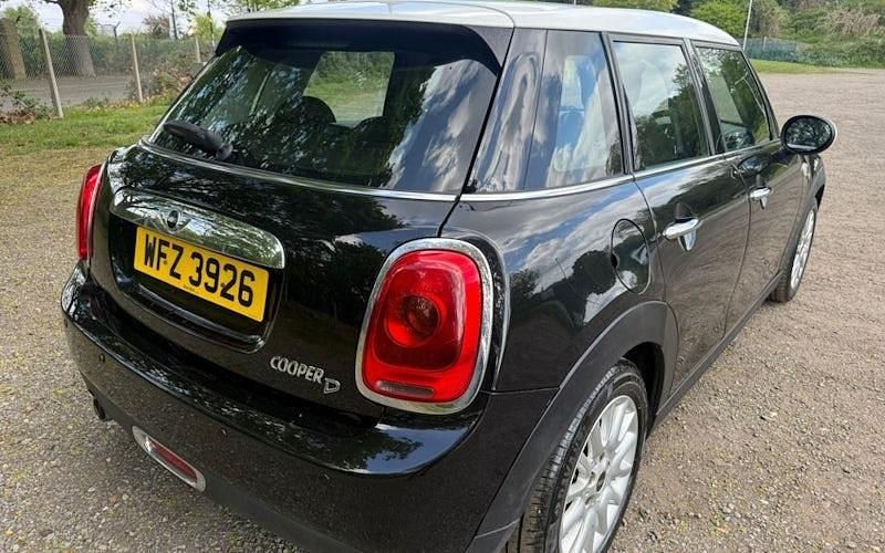 Usado Mini Cooper D Hatch 116 HP (85 kW) 2017 Citadino