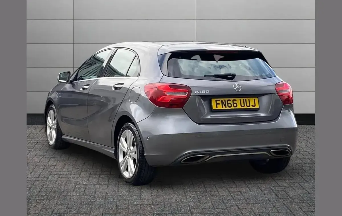 Begagnad Mercedes A180 Premium Plus 122 HK (89 kW) 2016 Grå Halvkombi