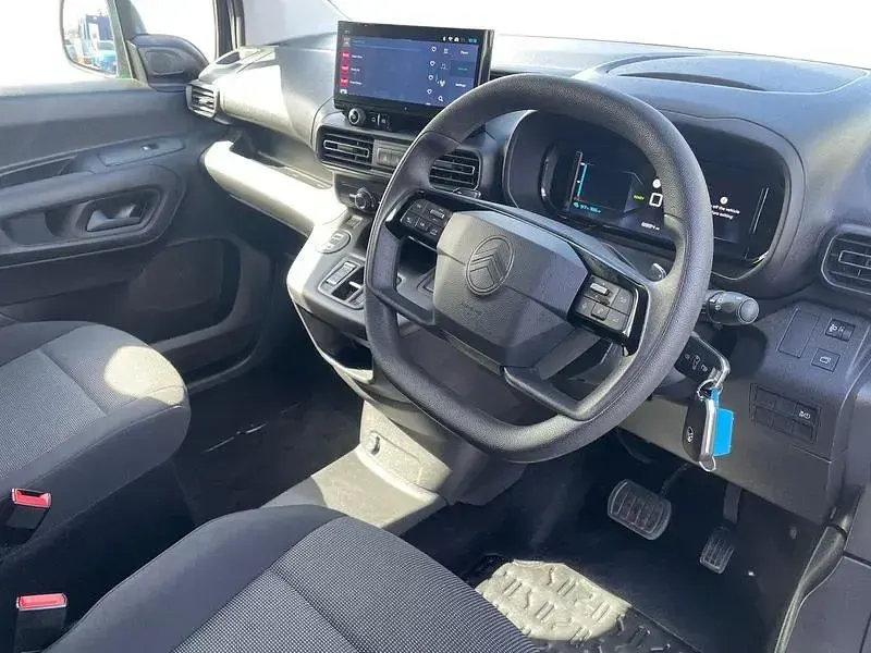 Usado Citroën e-Berlingo 100 kW (136 HP) 2024 Prateado Monovolume