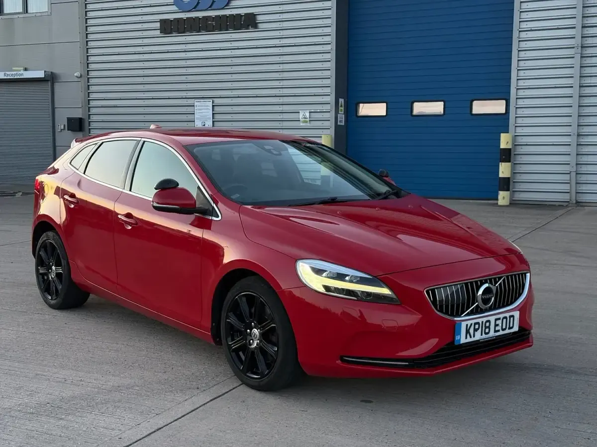 Used Volvo V40 Inscription 152 HP (111 kW) 2018 Red Hatchback