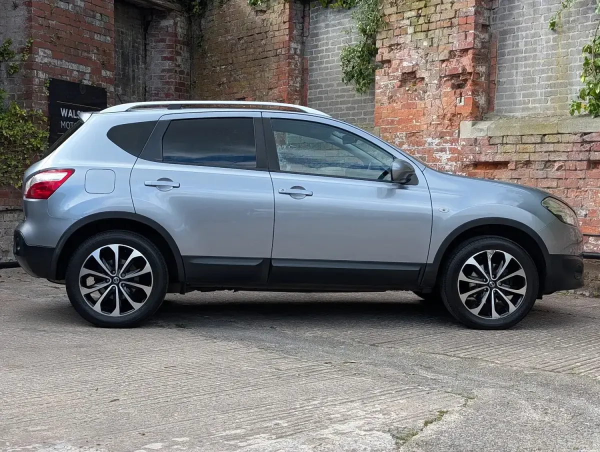 Begagnad Nissan Qashqai N-TEC 2011 Grå SUV