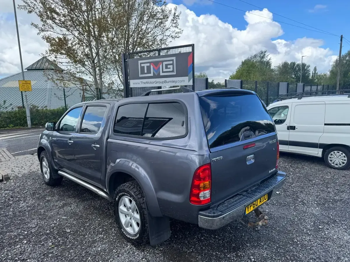 Used Toyota HiLux 171 HP (125 kW) 2011 Grey Pickup