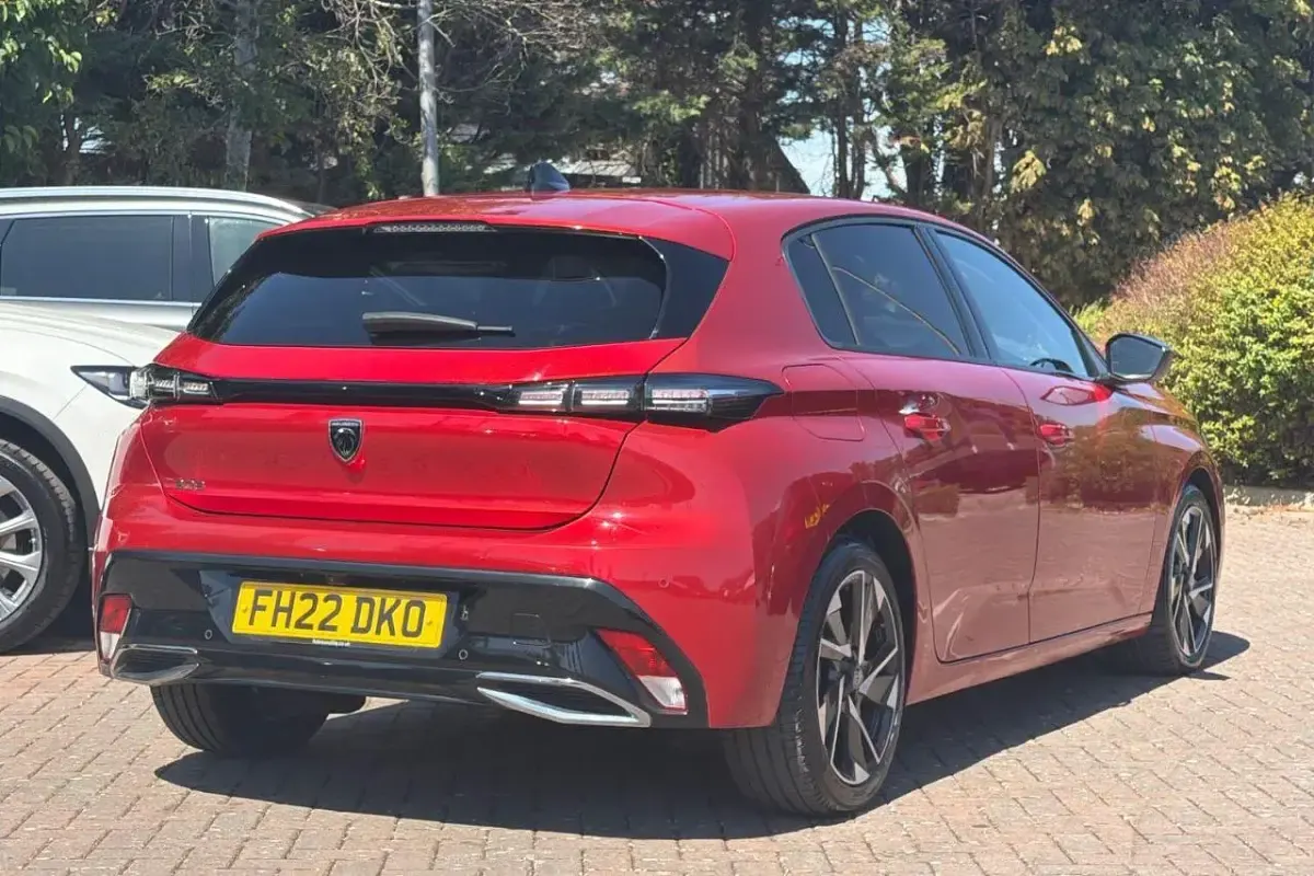 Used Peugeot 308 Allure Premium 129 HP (94 kW) 2022 Red Hatchback